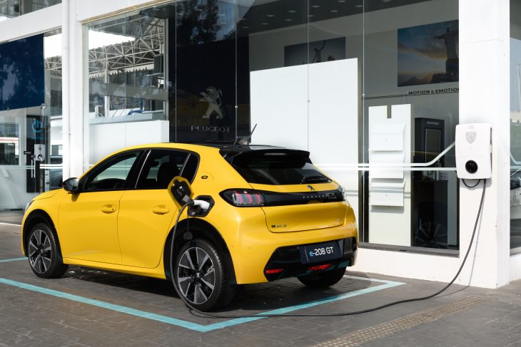 Peugeot e-208 GT