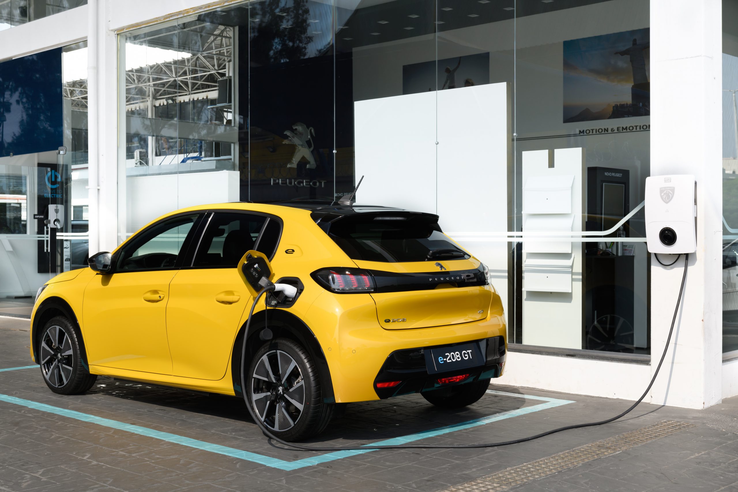 Peugeot e-208 GT